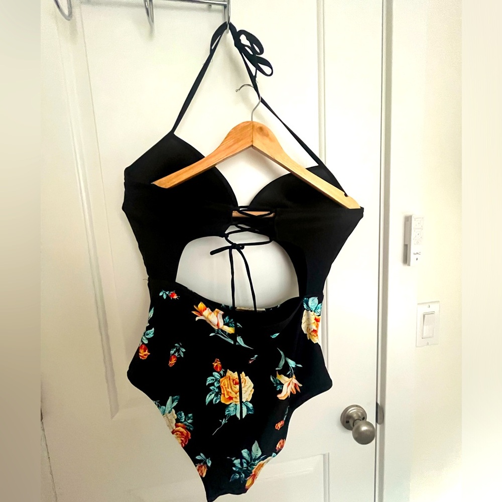 Cupshe 2x adjustable cut out, tie back 1 piece swim suit.